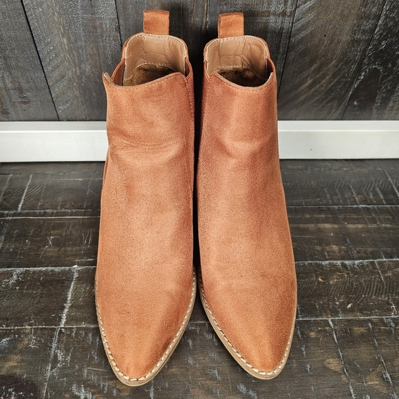 Fashion Beast Womens Pull-on Suede Booties Size 7.5 Cognac Camel Brown - Picture 2 of 9